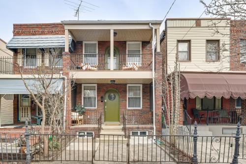 Passyunk Square House | 2 Mi to Lincoln Financial Field: Pet-Friendly Gem