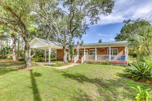 Panacea House | 2 Mi to Mashes Sands Beach: Quiet Home w/Dock!