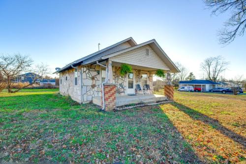 Stockton House | 2 Mi to Stockton Lake: Family Home w/Grill