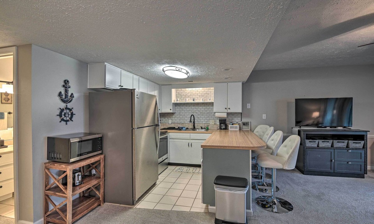 Surfside Beach Apartment | 2 Mi to Surfside Beach: Condo w/Community Pool!