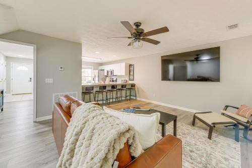 Auburn House | 2 Mi to Tiger Territory! Condo w/Community Pool