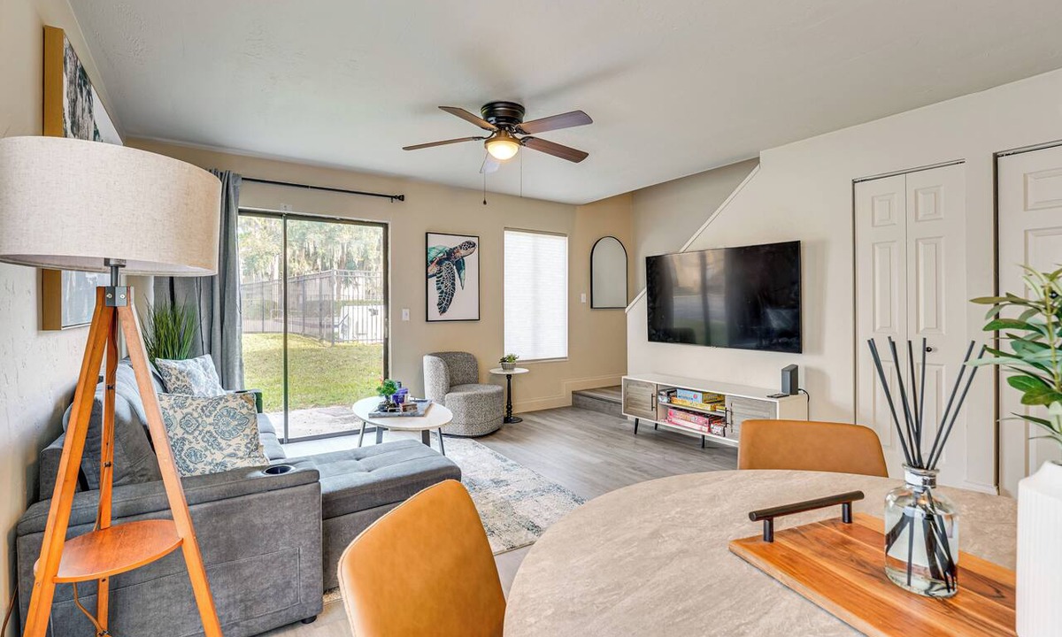 Gainesville Condo | 2 Mi to UF Campus: Modern Condo w/Pool Access!