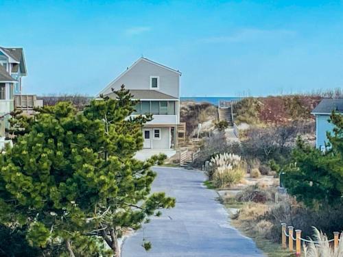 Ocean Sands House | 2 Min Walk to Beach -Ocean View-Heated Pool-Modern