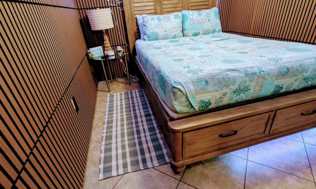Del Real Townhouse House | 2 Minutes From Beach/Downtown + Large Master Bathroom
