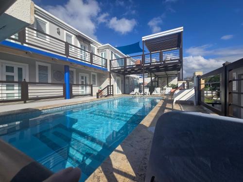 Caimital Bajo House | 2 PALMAS STR