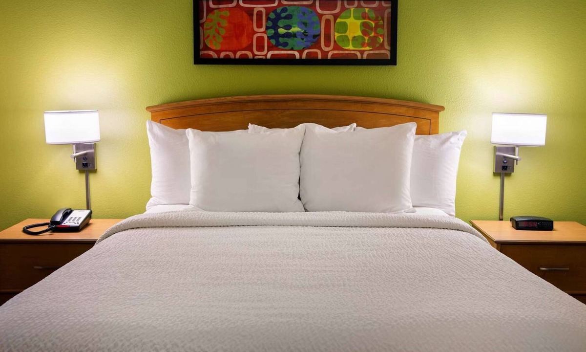 Novi Apartment | 2 Pet-Friendly 2 Bedroom Suites Near Detroit Metro Airport