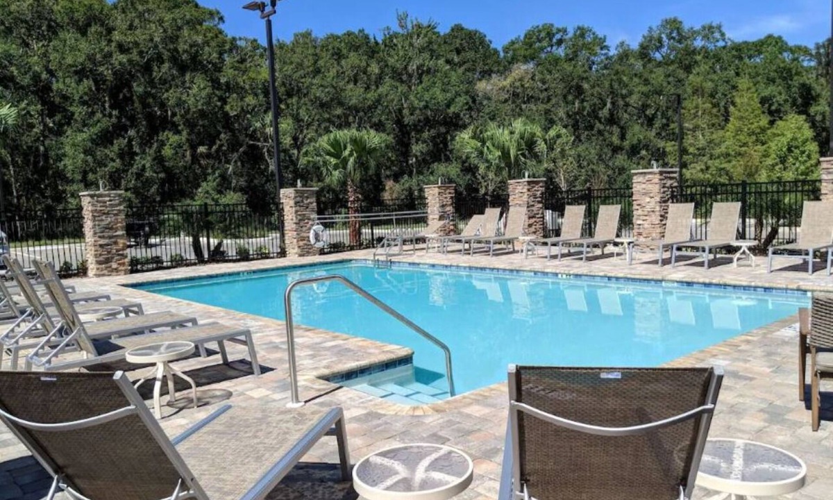 Wesley Chapel Hotel | 2 Pet-friendly Accommodations w/Free Breakfast and Parking, Outdoor Pool!