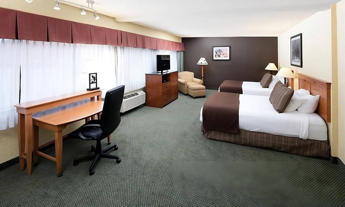 Kalispell Hotel | 2 Pet-friendly Units with Free Parking, Indoor Pool, Near Kalispell Center Mall!