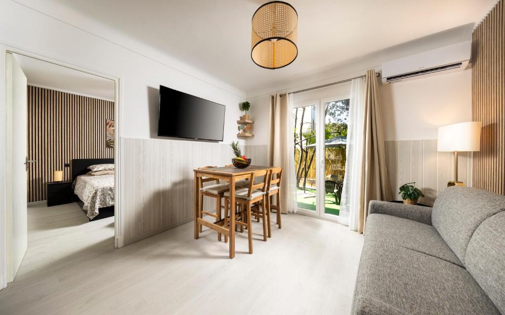 Roquebrune-Cap-Martin Apartment | 2 Pièces Bord de Mer avec Jardin
