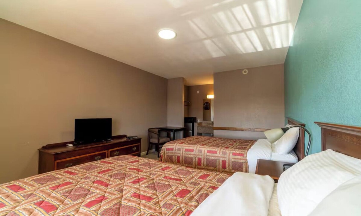 Sweet Home Hotel | 2 Practical Family Accommodations w/Free Parking - Perfect for Travelers