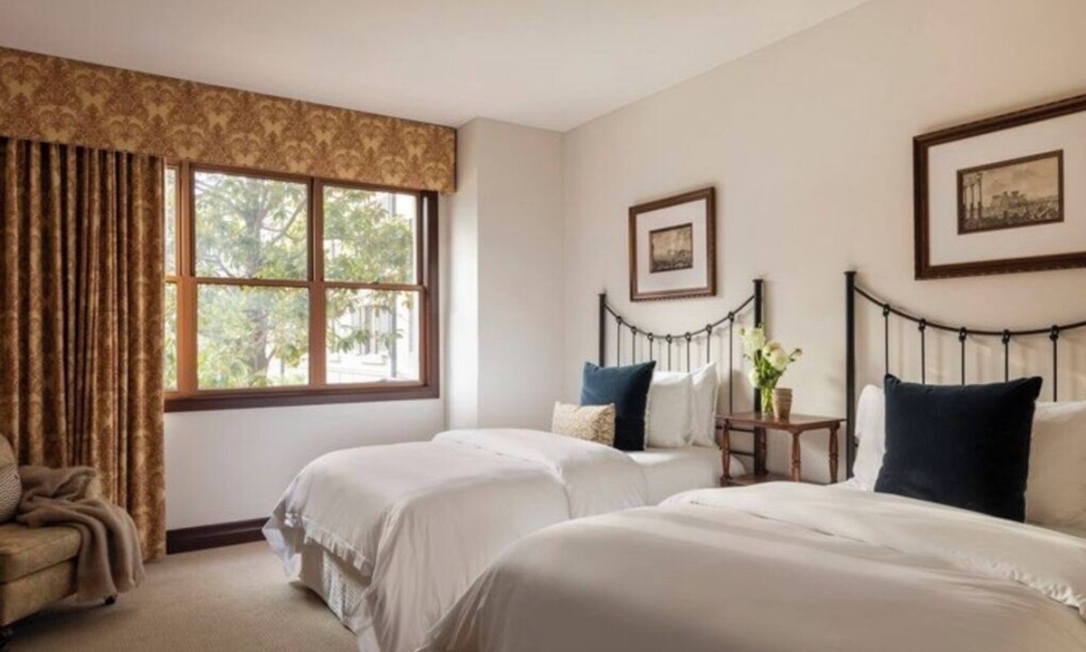 Uptown Hotel | 2 Premier Suite Two Beds Pool View Balcony | Hotel Granduca | Pets allowed