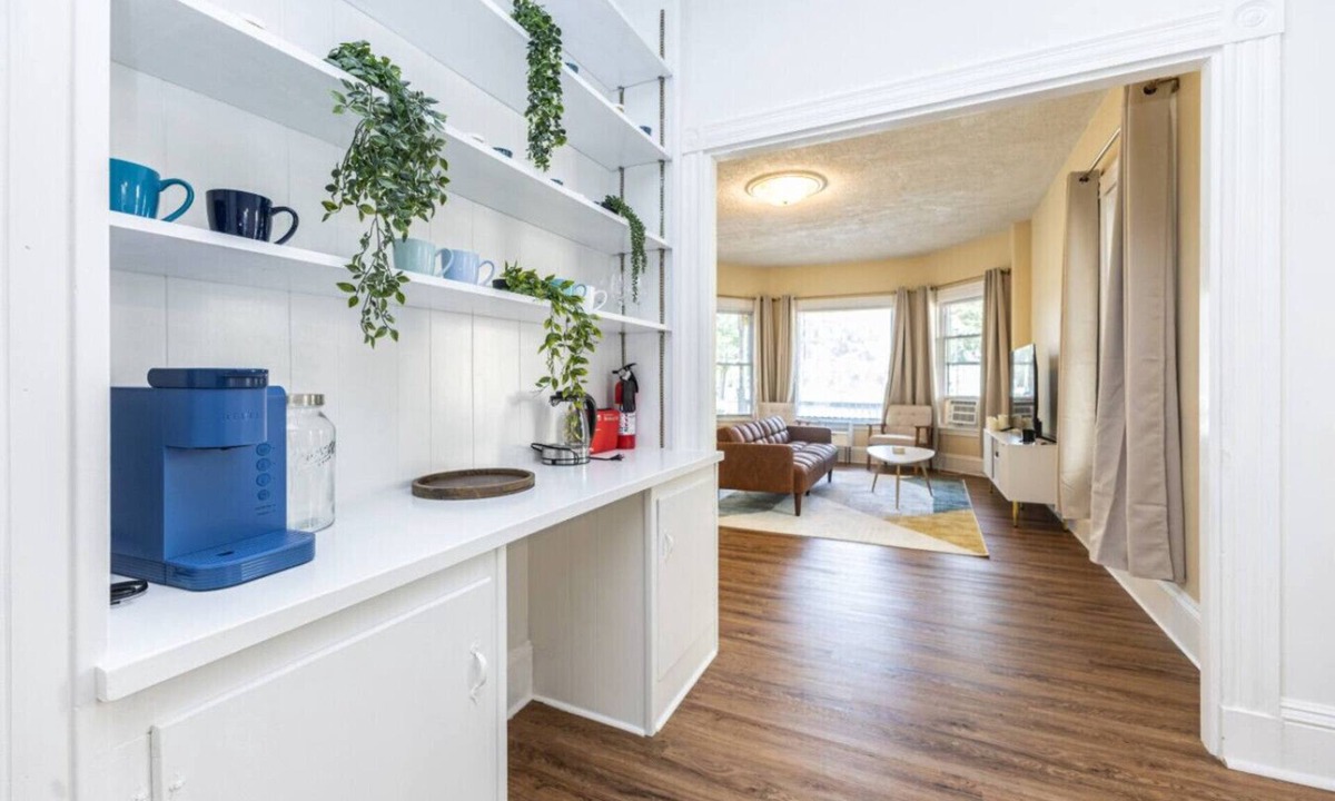 Winter Hill Apartment | 2 Private Apartments 9 Beds | 4 Bedrooms