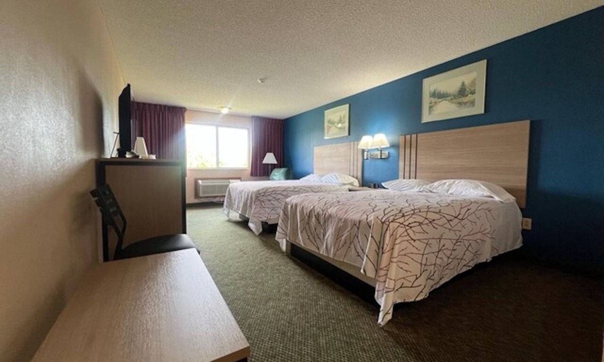 Marysville Hotel | 2 Queen Beds + Free Continental Breakfast — Steps from Historic Down & Museum