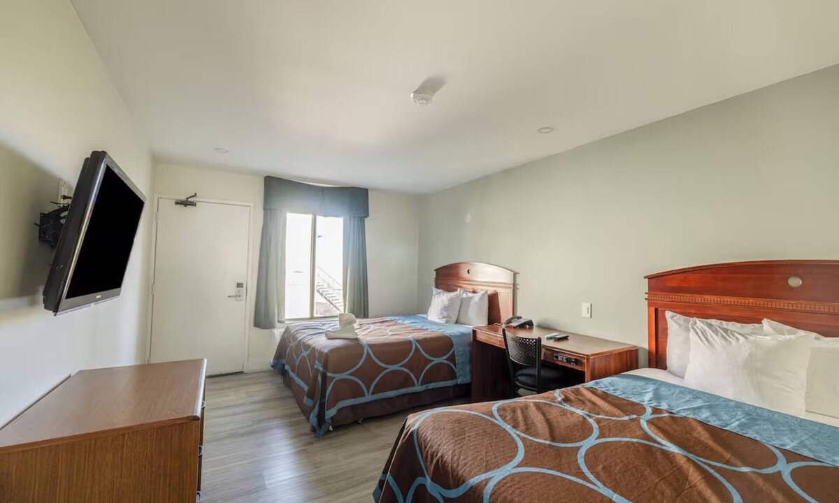 Barstow Hotel | 2 Queen Beds Quaint Stay Near Route 66 Museum - Perfect for Road Trip Stopovers