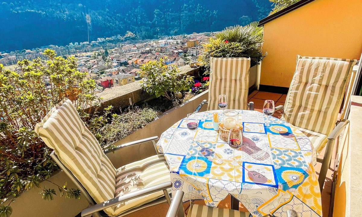 Cannobio Apartment | 2-room apartment with parking space, sunny balcony and lake view