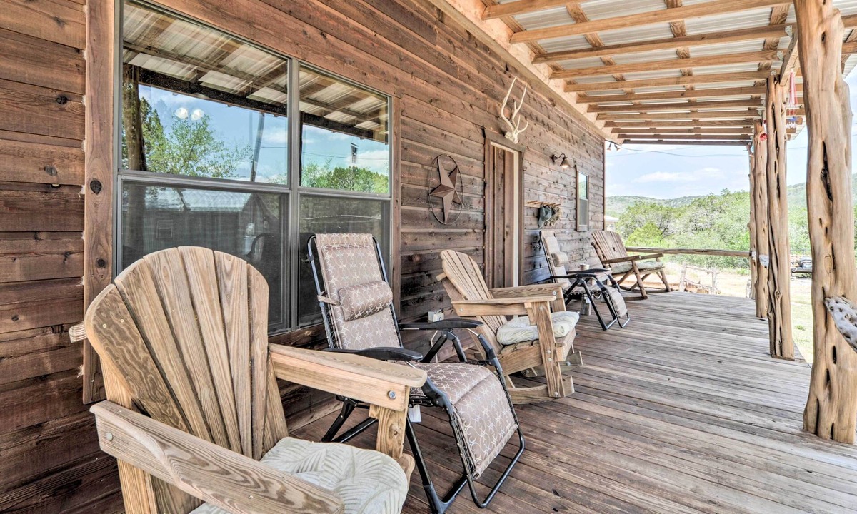 Sabinal Cottage | 2 Rustic Cabins w/Porches on Remote Ranch!