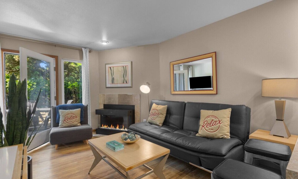 Downtown Cannon Beach Villa | 2 Sand Dune: Cozy Town Home | Walk to Beach | Dog-Friendly