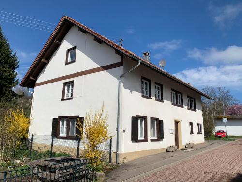 Uehlingen-Birkendorf House | 2 separate Appartements mit 5 Schlafzimmern für 9 Personen