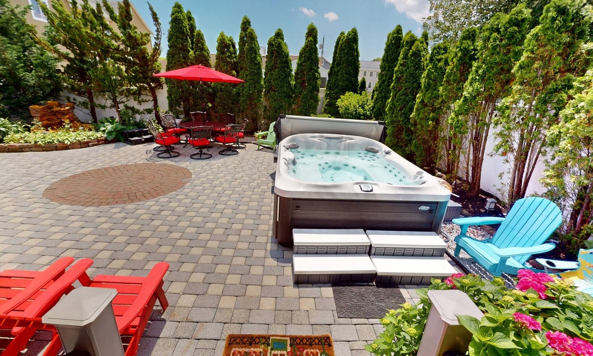 Point Pleasant Beach House | 2 short blocks to the beach. FULLY RENOVATED HOUSE WITH NEW HOT TUB.