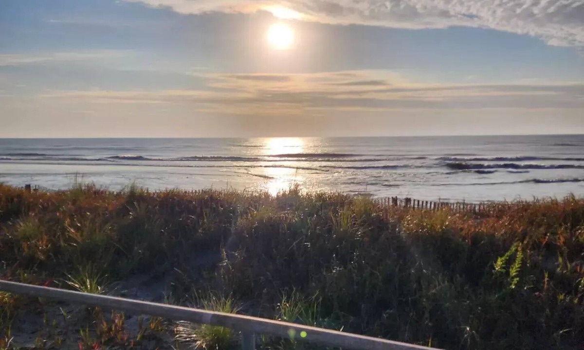 Brigantine House | 2 short blocks to the beach, the bay & golf views- Laguna Links Beach House