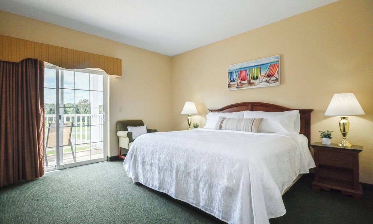 Pembine Hotel | 2 Spacious Deluxe Suites w/Indoor Pool, Spa & Riverside Dining! Pet Friendly!