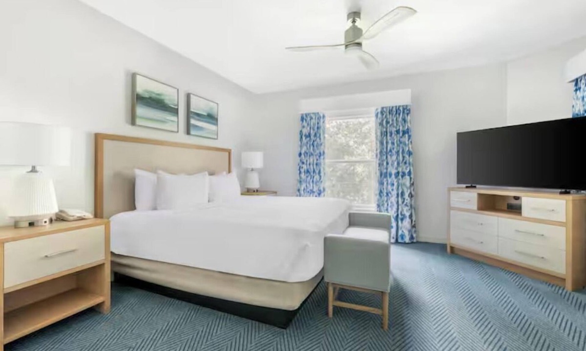 West Kissimmee Hotel | 2 Spacious Home-Like Suites w/Cooking Facilities Ideal for Longer Families