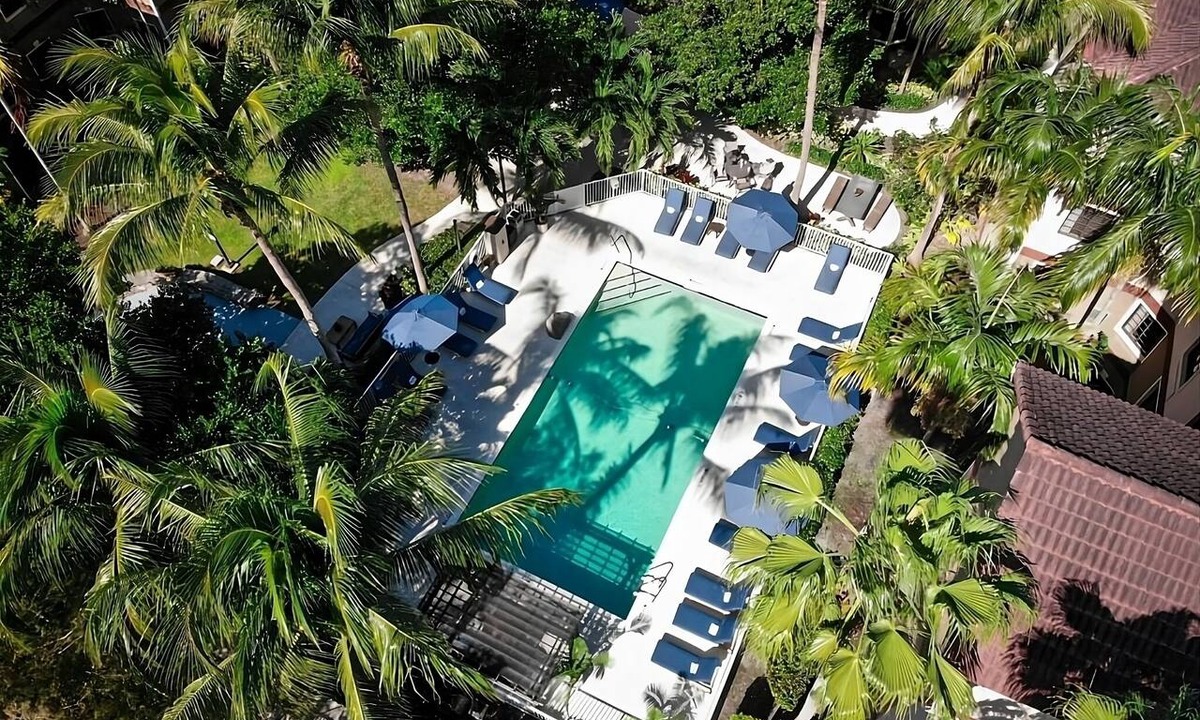 Plantation Apartment | 2 Spacious Suites w/Kitchens, Free Breakfast, Outdoor Pool!