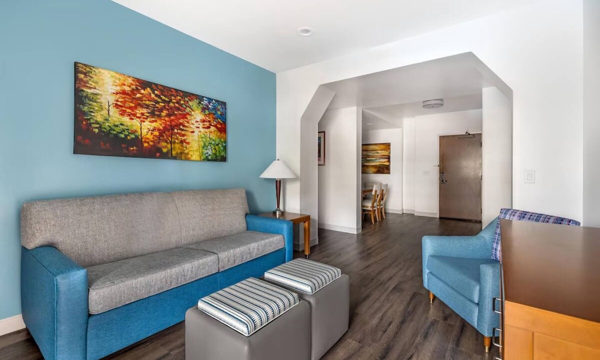 Enterprise Hotel | 2 Spacious Units with Swimming Pool and Free Parking Near Las Vegas Strip