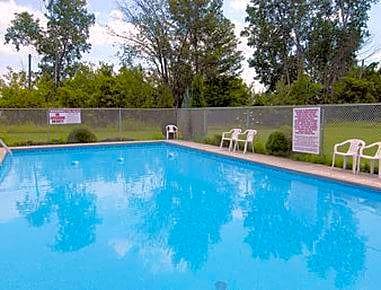 Windsor Hotel | 2-Star Hotel ∙ Travelodge by Wyndham Windsor