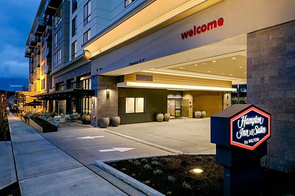 Maple Leaf Hotel | 2-Star Hotel ∙ Hampton Inn & Suites by Hilton Seattle/Northgate