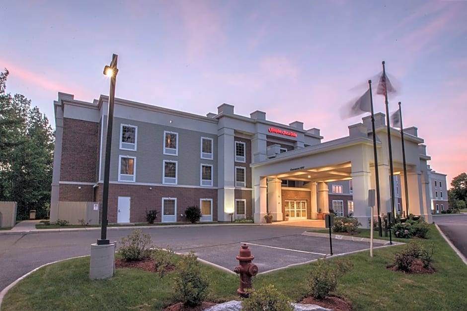 Lenox Hotel | 2-Star Hotel ∙ Hampton Inn & Suites Berkshires-Lenox