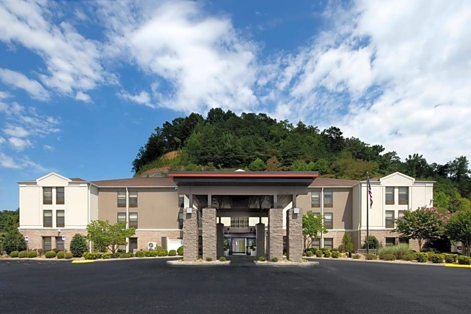 Middlesboro Hotel | 2-Star Hotel ∙ Holiday Inn Express Middlesboro, an IHG Hotel