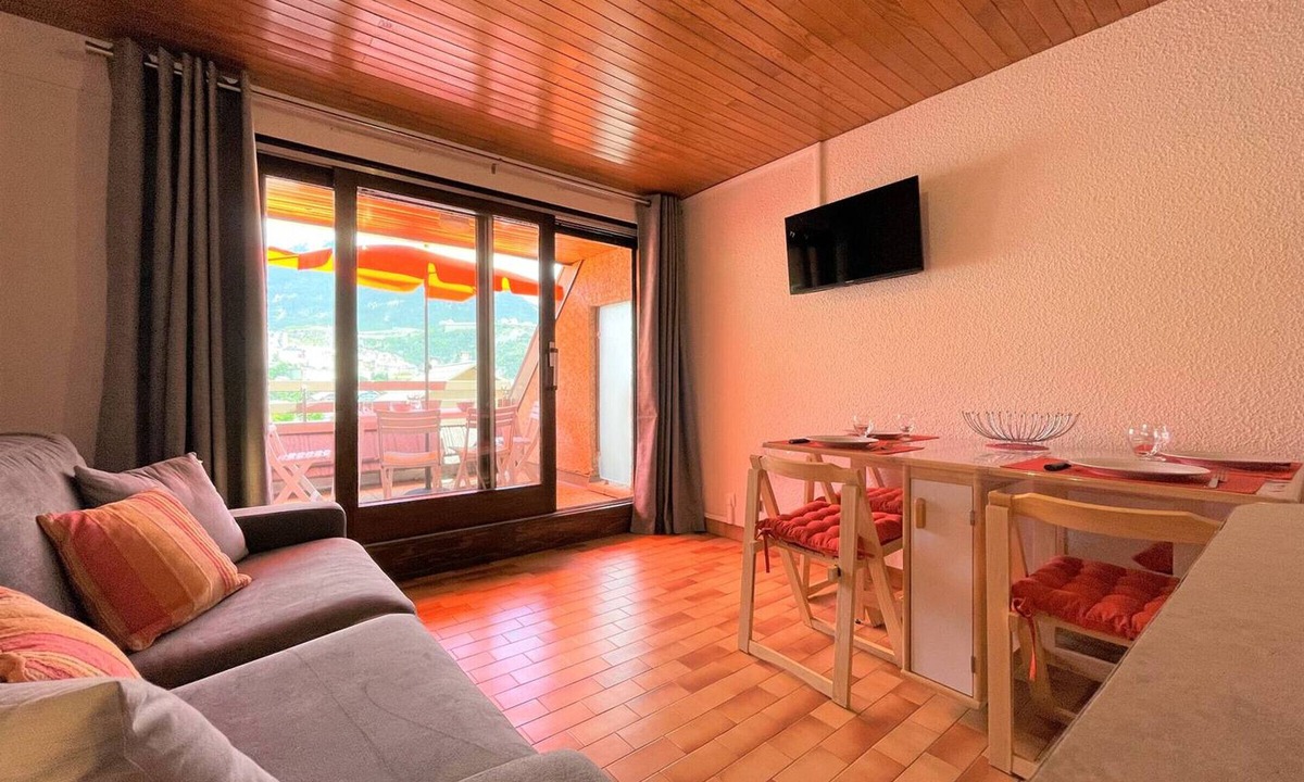 Briancon Apartment | 2-star studio for 4 with balcony in Briançon