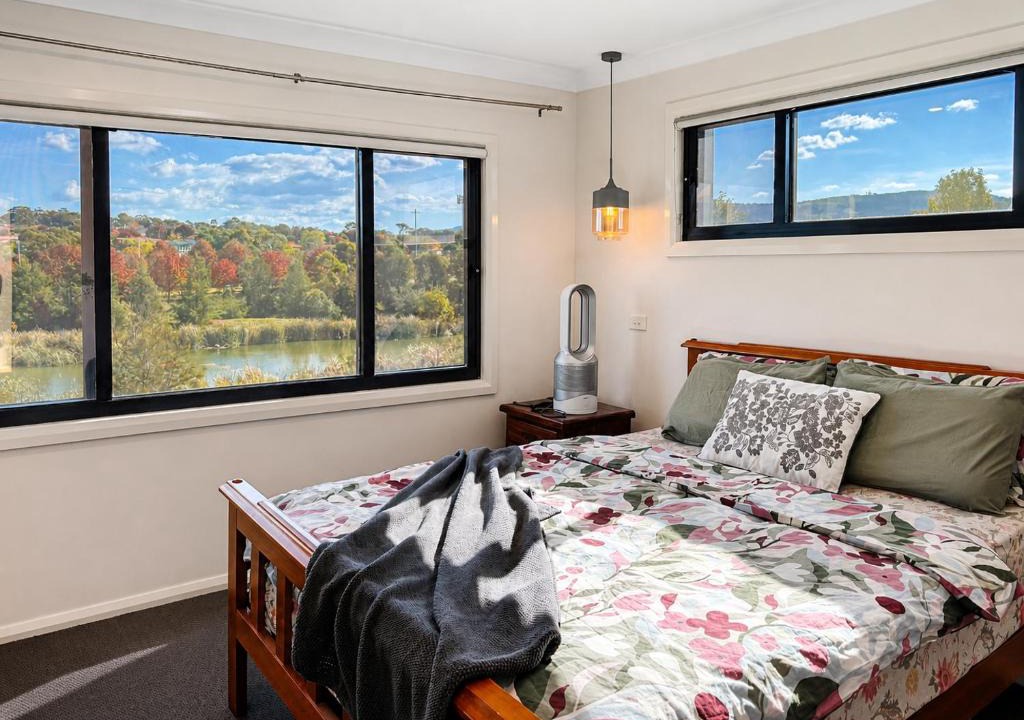 Moncrieff House | 2-Storey 5BR House - Family, Pets & Pond Views