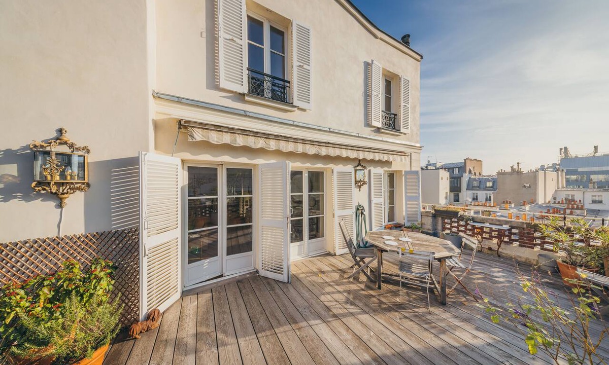 Faubourg-du-Roule Apartment | 2 storey luxury penthouse with large terrace but no elevator