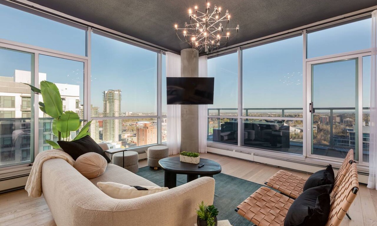 Beltline Apartment | 2-Storey PH Pano Views+2 Terraces|Parking|Soaker Tub