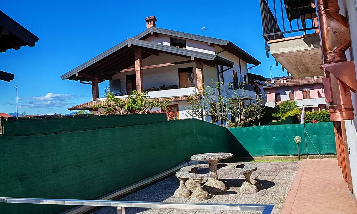 Borgo Ticino House | 2-story house and courtyard, Lake Major area