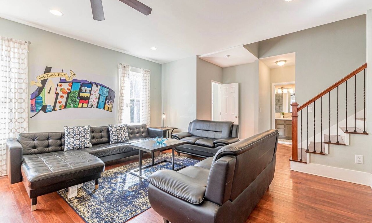 West End Apartment | 2 Story Large Apartment | 5 min to Downtown