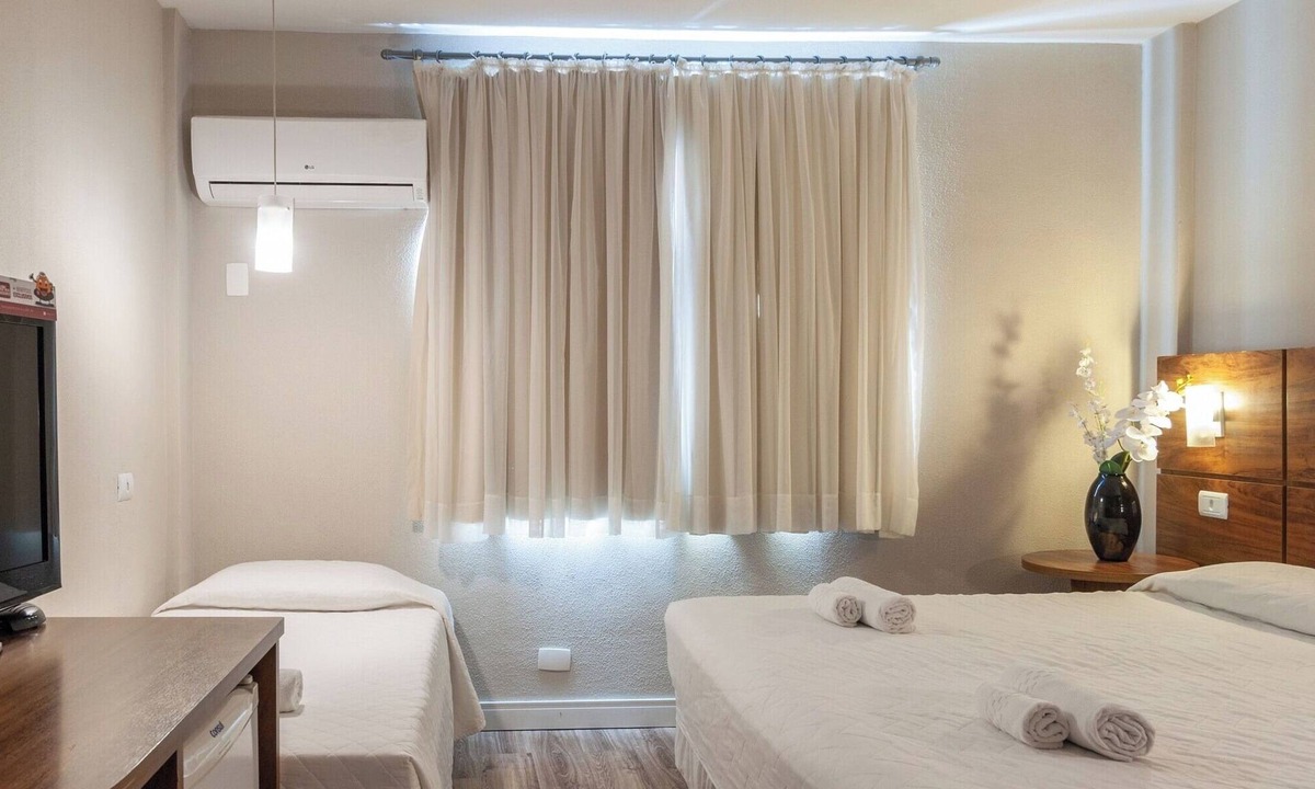 Matriz Hotel | 2 Stylish Executive Triple Room Near Top Parks, Dining, and Shopping in Curitiba