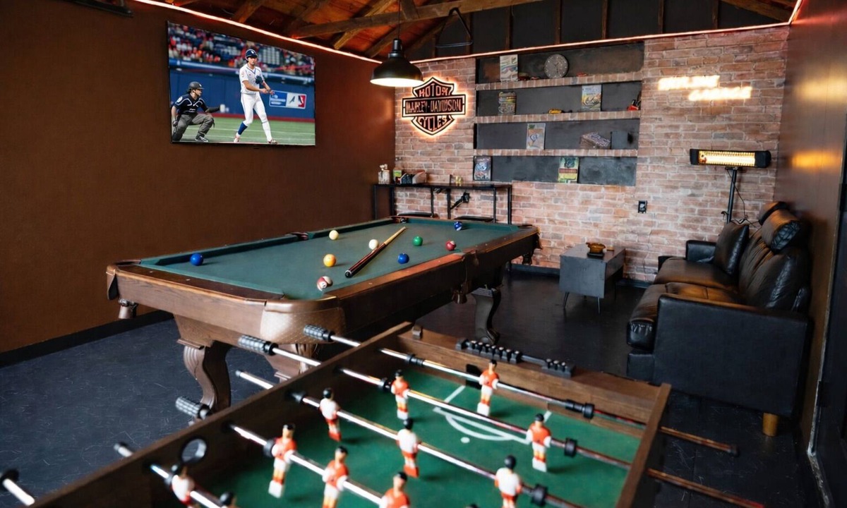 Milwaukee House | 2 Stylish Units +Game Room Near Airport & Downtown