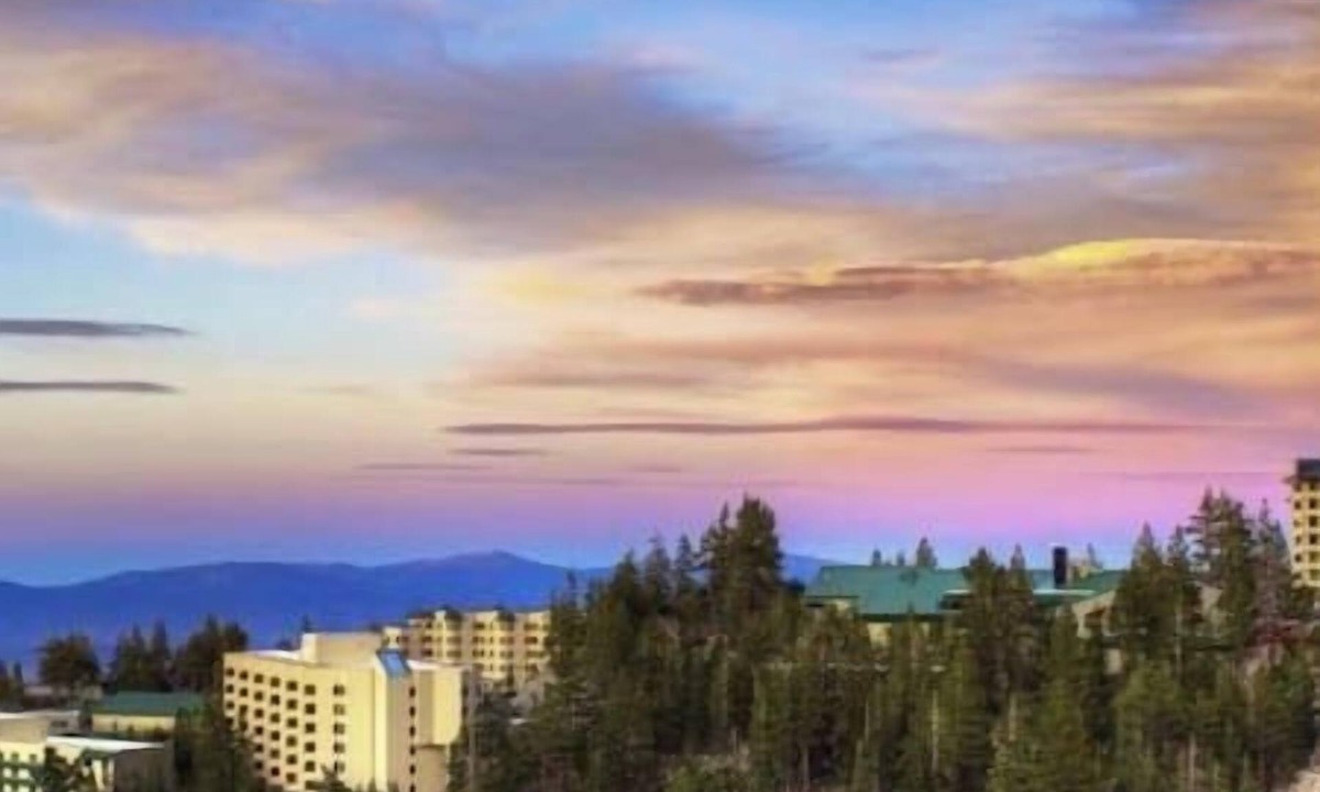 Tahoe Village Resort | 2 The Ridge Resort Lake Tahoe, Hot Tub, Fireplace