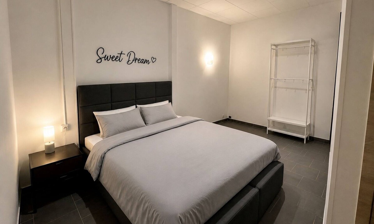 Charleroi Apartment | 2. Transit 2B Center-Station-Airport