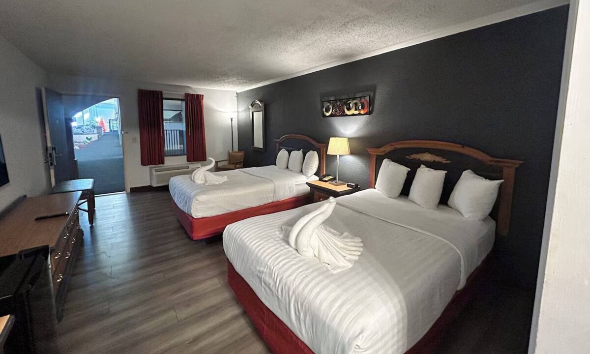 Mattoon Hotel | 2 Travel-Friendly Rooms | Free Breakfast & Fitness Center | Near Shops & Parks