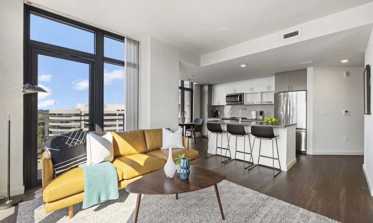 Bluemont Hotel | 2 Units | Arlington Retreat | Rooftop & Balcony | Near DC Landmarks & Dining