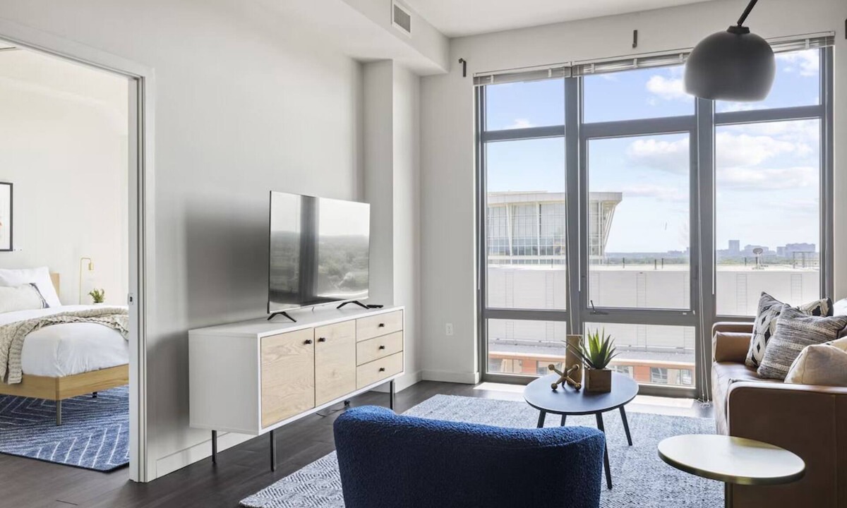 Bluemont Hotel | 2 Units | Arlington Wellness Stay w/Rooftop Hot Tub | 24/7 Fitness Center