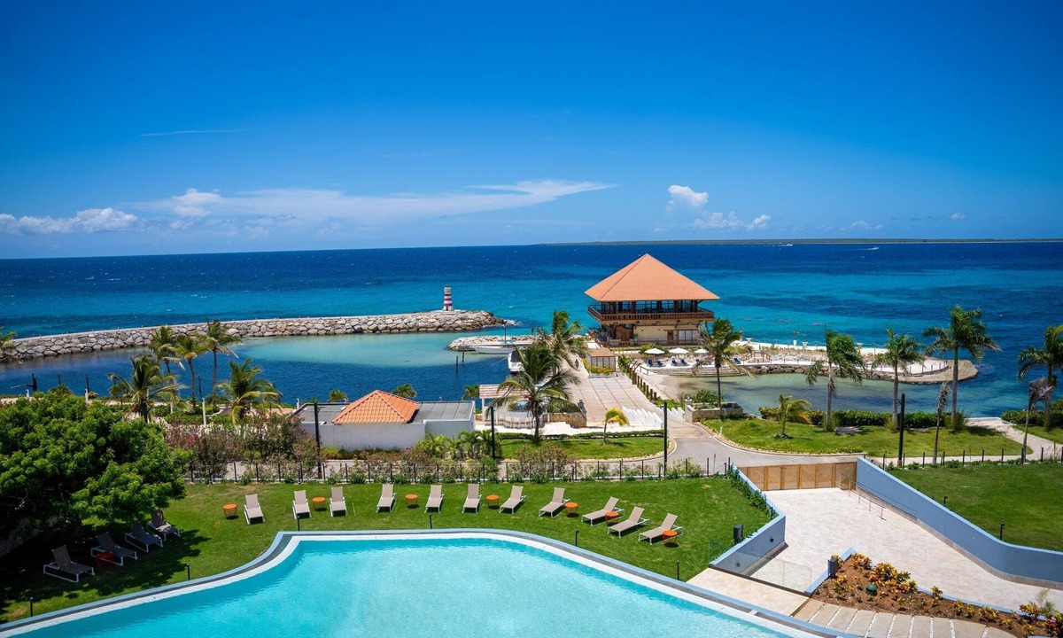 La Romana Hotel | 2 Units | Coastal Hideaway w/Balcony, Outside Pool, Free Parking & Beach Access