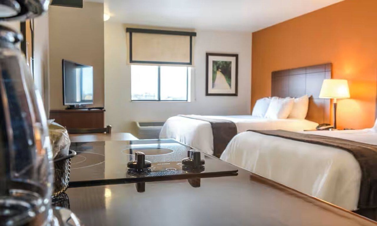 Pasco Hotel | 2 Units | Family-Friendly Suites | w/Kitchenettes
