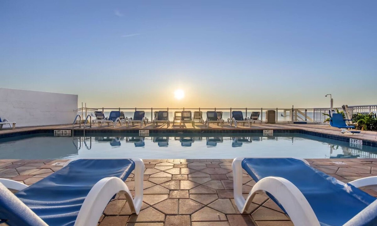 Seabreeze Park Hotel | 2 Units | Inviting Family Stay | Ocean Views, Beachside Fun & Local Attractions