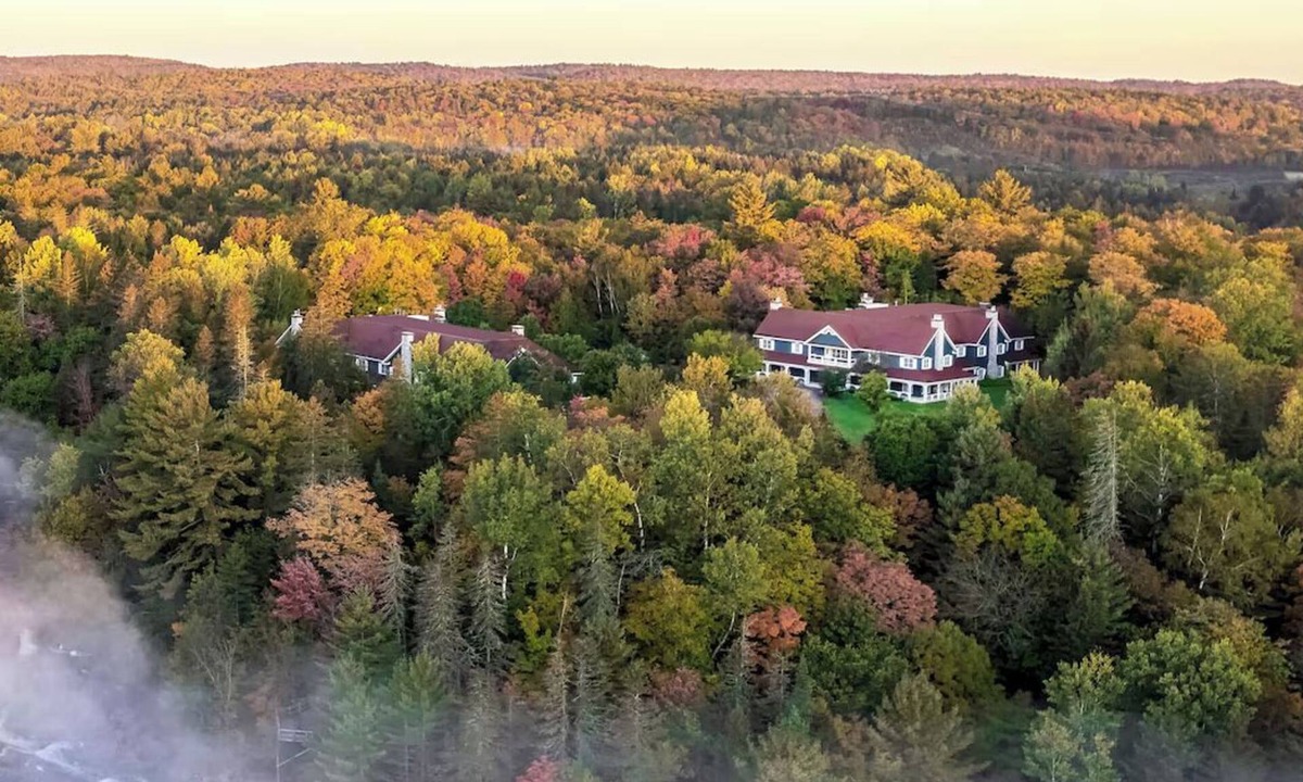 Mauricie House | 2 Units on Scenic Nature w/Fireplace, Spa & Modern Comforts Near Forest Trails