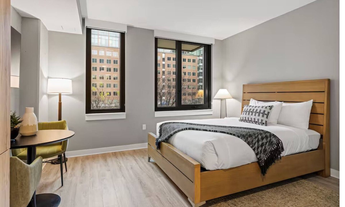 Navy Yard Apartment | 2 Units | Spacious Family Getaway | Stay Near Smithsonian & National Gallery